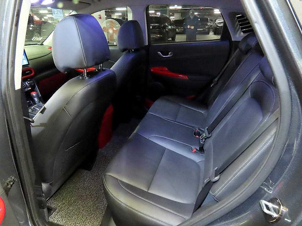 HYUNDAI Kona - Vista 7