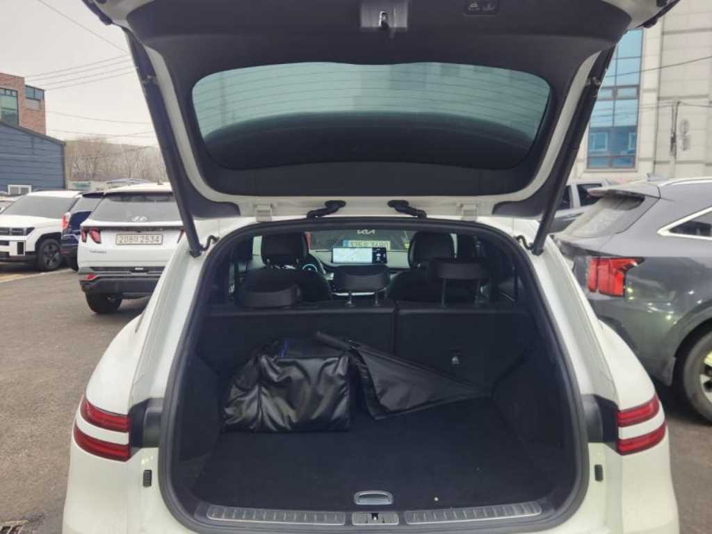 Genesis GV70 - Vista 5