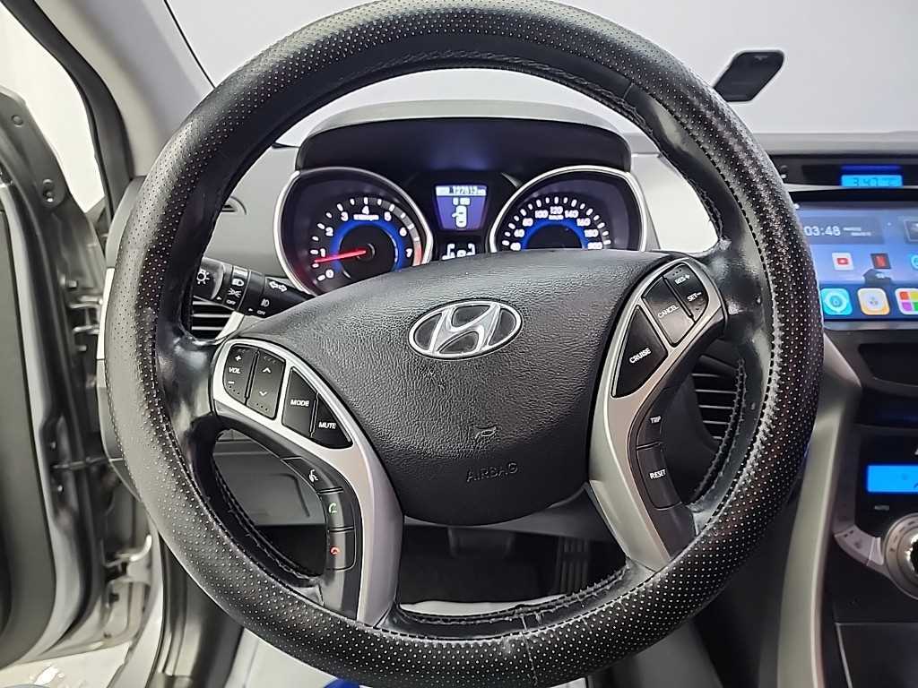 HYUNDAI Avante - Vista 9