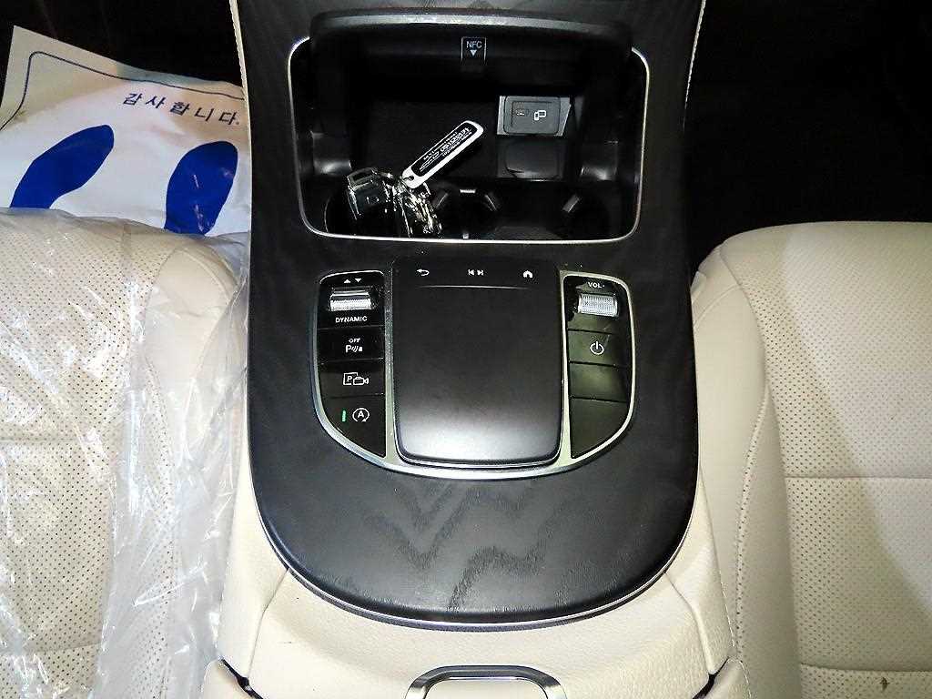 Mercedes Benz E class - Vista 12