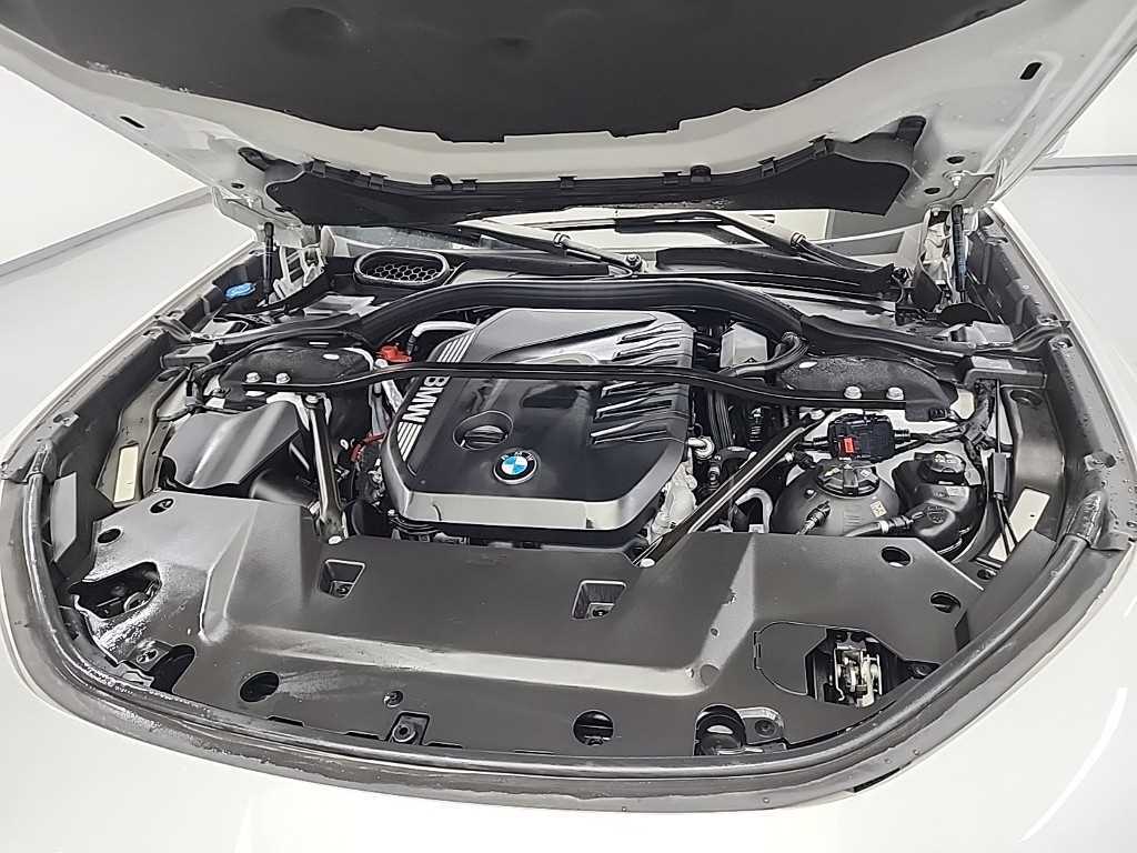 BMW 7 Series - Vista 5