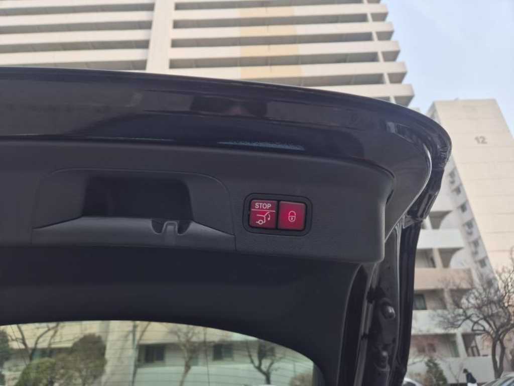 Mercedes Benz GLC Class - Vista 6