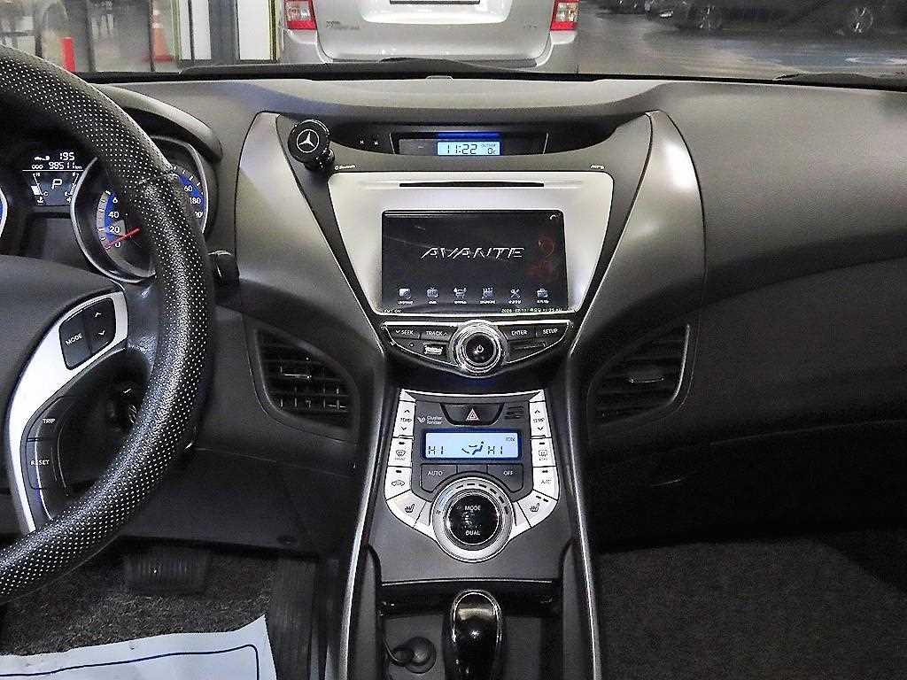 HYUNDAI Avante - Vista 11