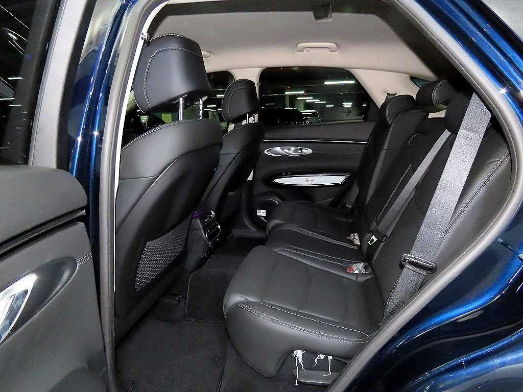 Genesis GV70 - Vista 7