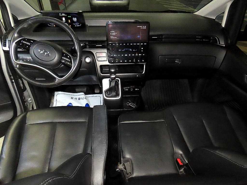 HYUNDAI Staria - Vista 10