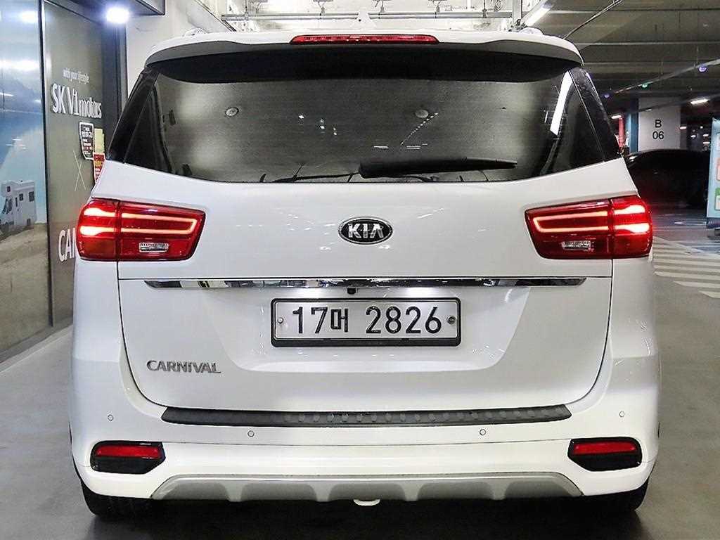 KIA Carnival - Vista 5