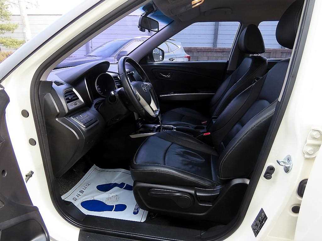 Ssangyong Tivoli - Vista 5