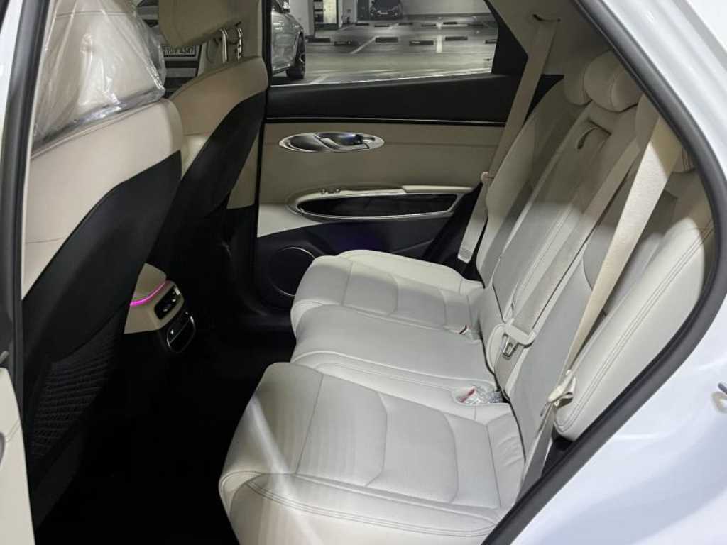 Genesis GV70 - Vista 9