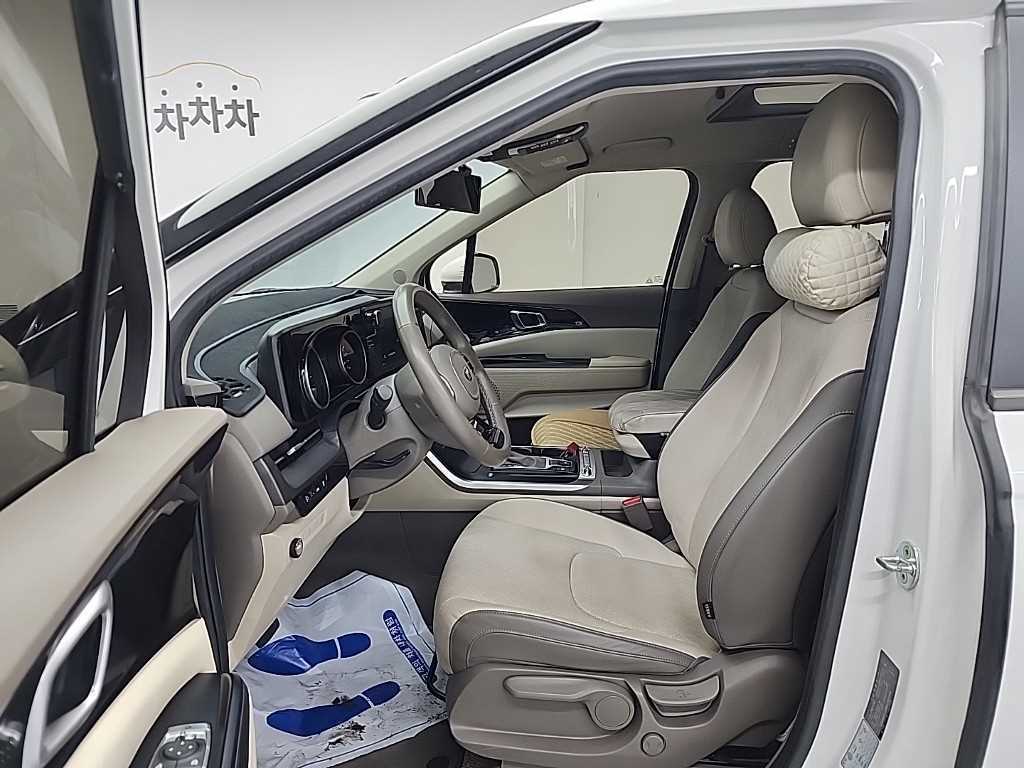 KIA Carnival - Vista 11