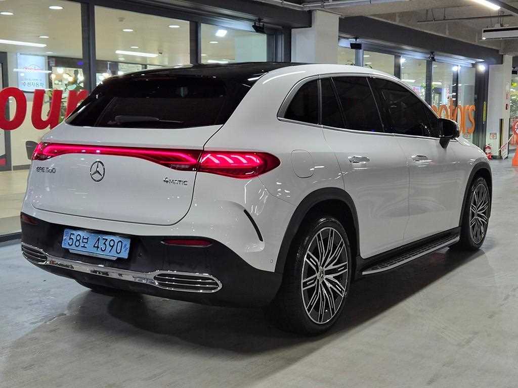 Mercedes Benz EQE - Vista 4