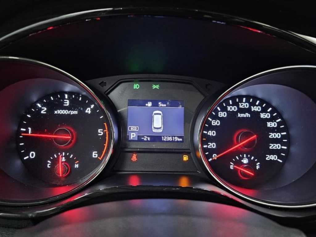 KIA Carnival - Vista 6