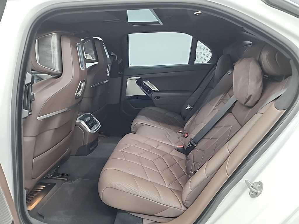 BMW 7 Series - Vista 12