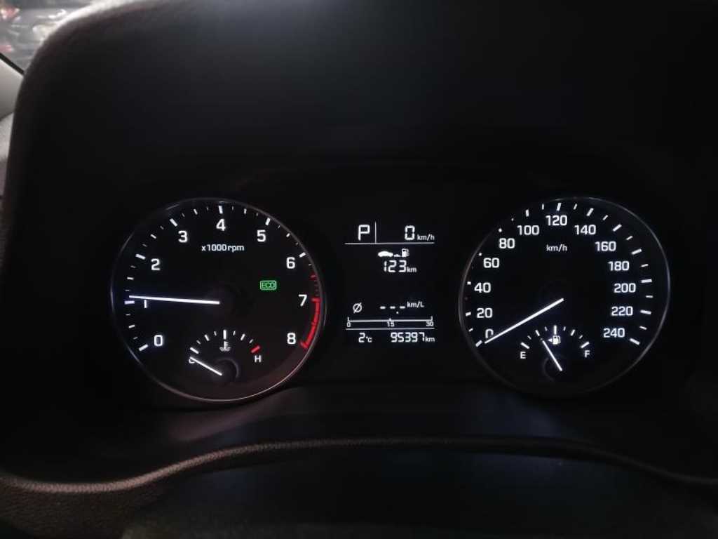 HYUNDAI Avante - Vista 9