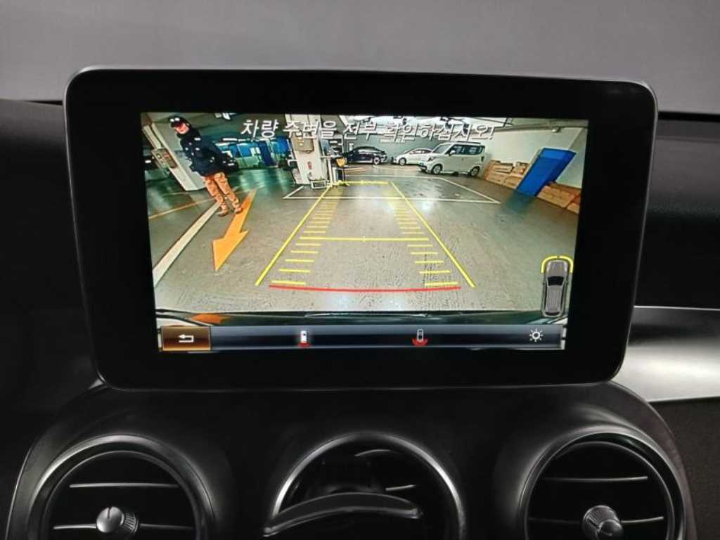 Mercedes Benz GLC Class - Vista 10