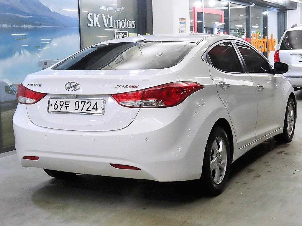 HYUNDAI Avante - Vista 4