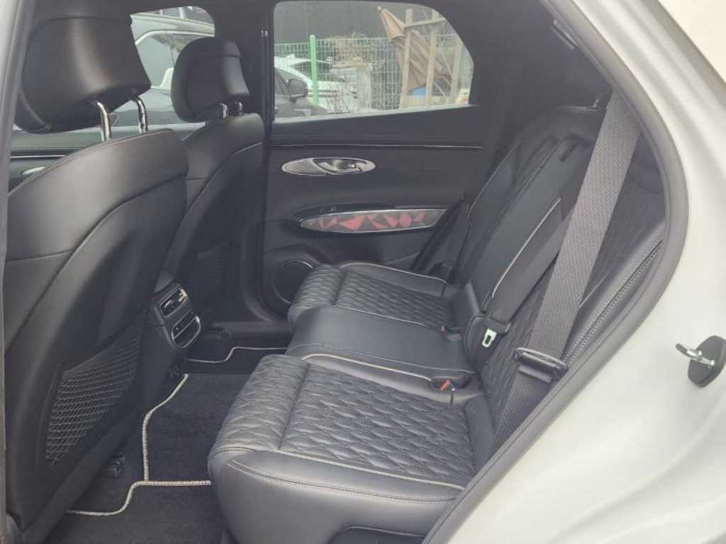 Genesis GV70 - Vista 8