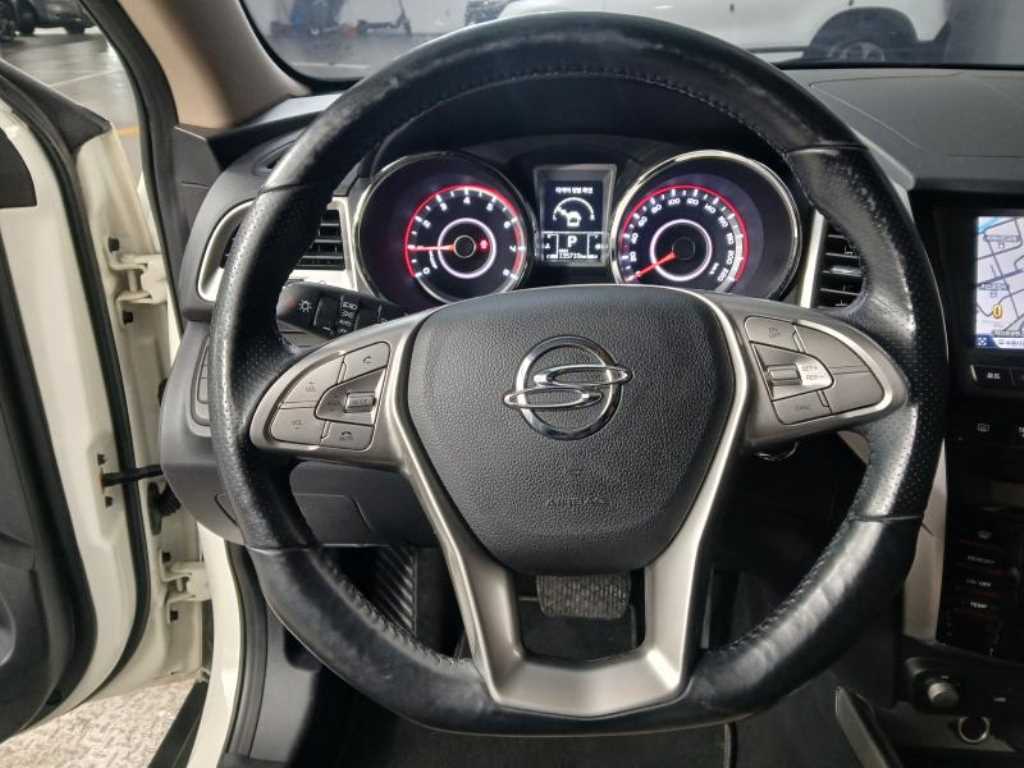 Ssangyong Tivoli - Vista 8