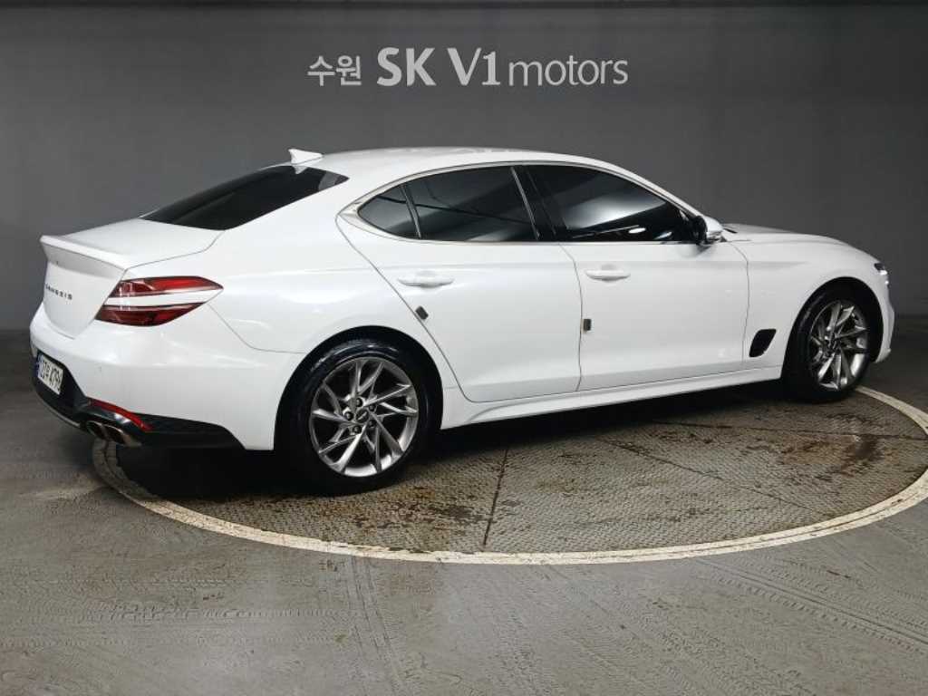 Genesis G70 - Vista 4