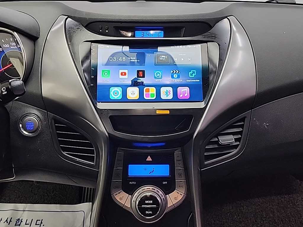 HYUNDAI Avante - Vista 10