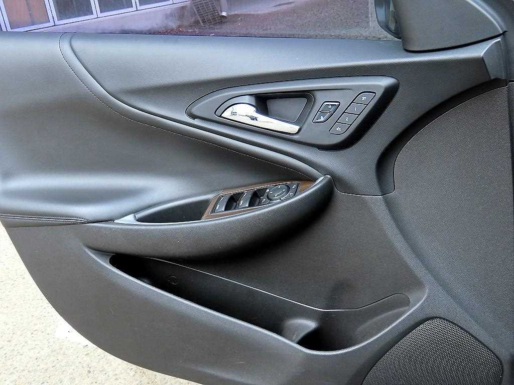 Chevrolet Malibu - Vista 11