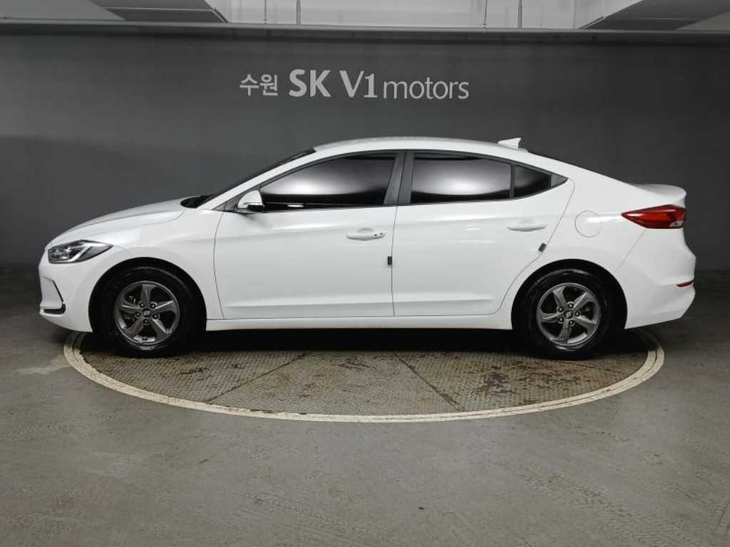 HYUNDAI Avante - Vista 2