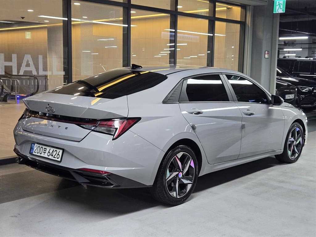 HYUNDAI Avante - Vista 4