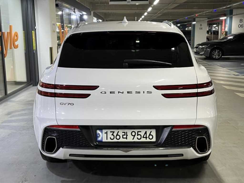 Genesis GV70 - Vista 6