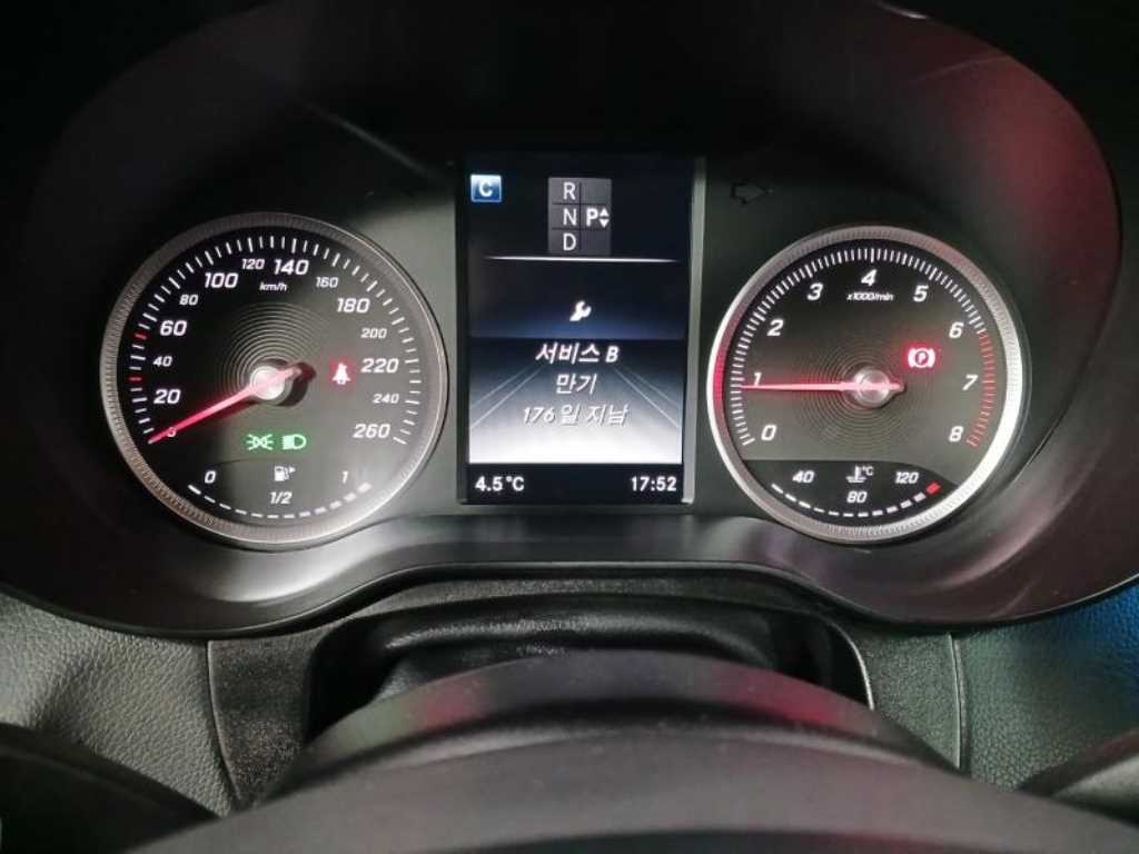 Mercedes Benz GLC Class - Vista 8