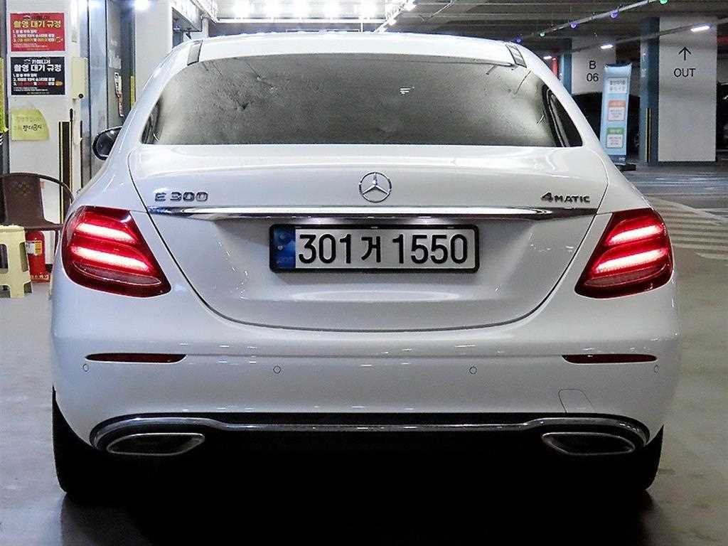 Mercedes Benz E class - Vista 5