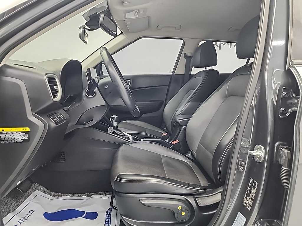 HYUNDAI Venue - Vista 11