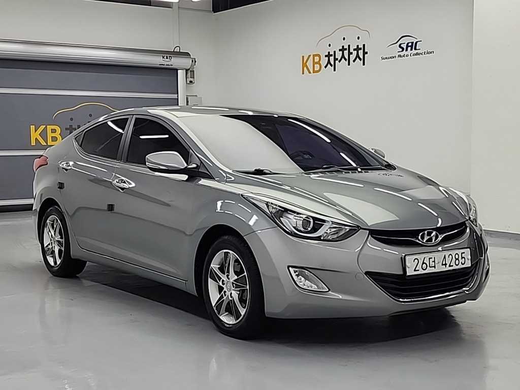 HYUNDAI Avante - Vista 4