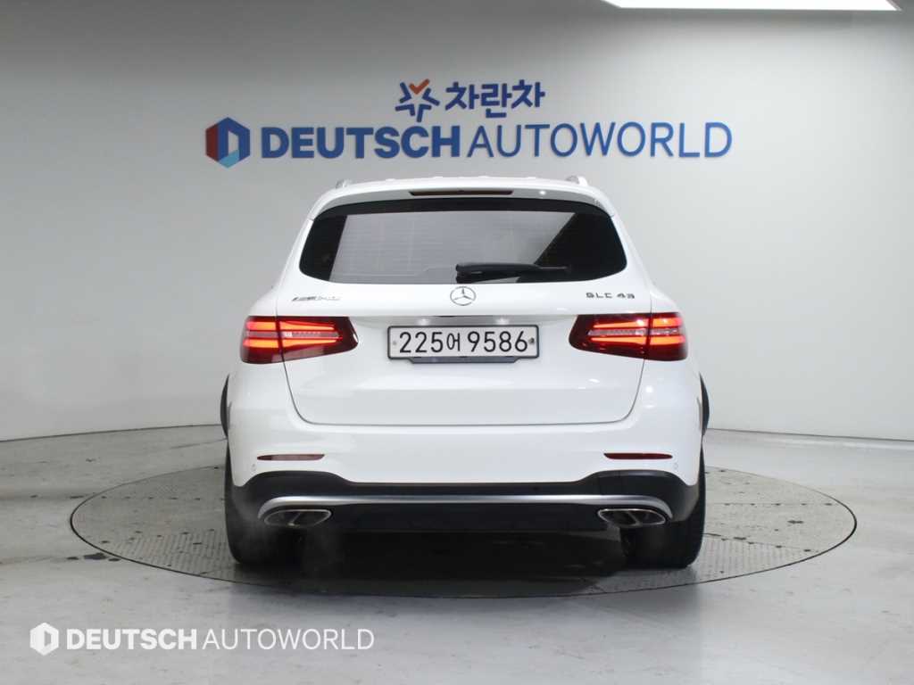 Mercedes Benz GLC Class - Vista 4