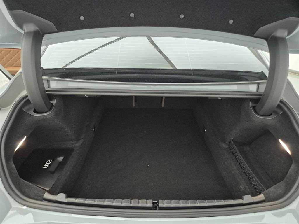 BMW 8 Series - Vista 9