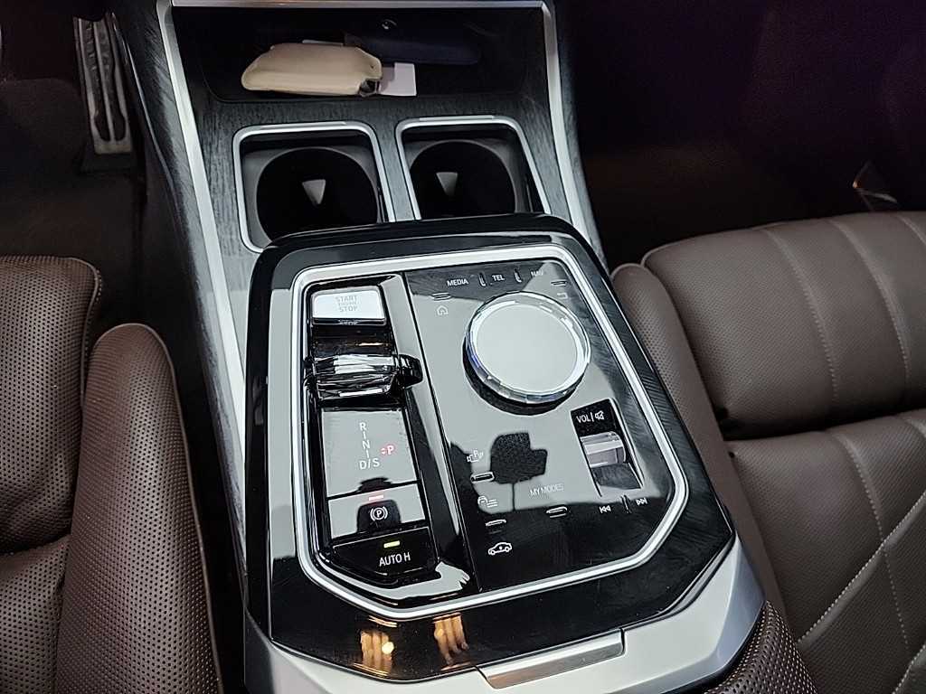 BMW 7 Series - Vista 8