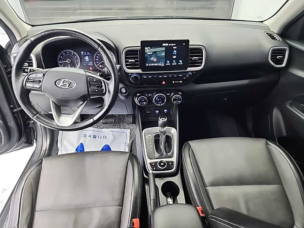 HYUNDAI Venue - Vista 7