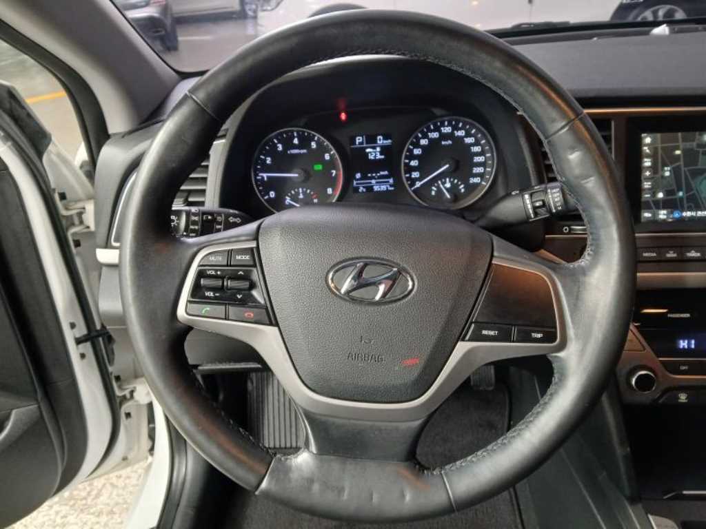 HYUNDAI Avante - Vista 8