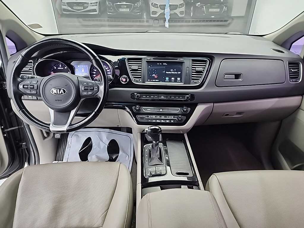 KIA Carnival - Vista 7