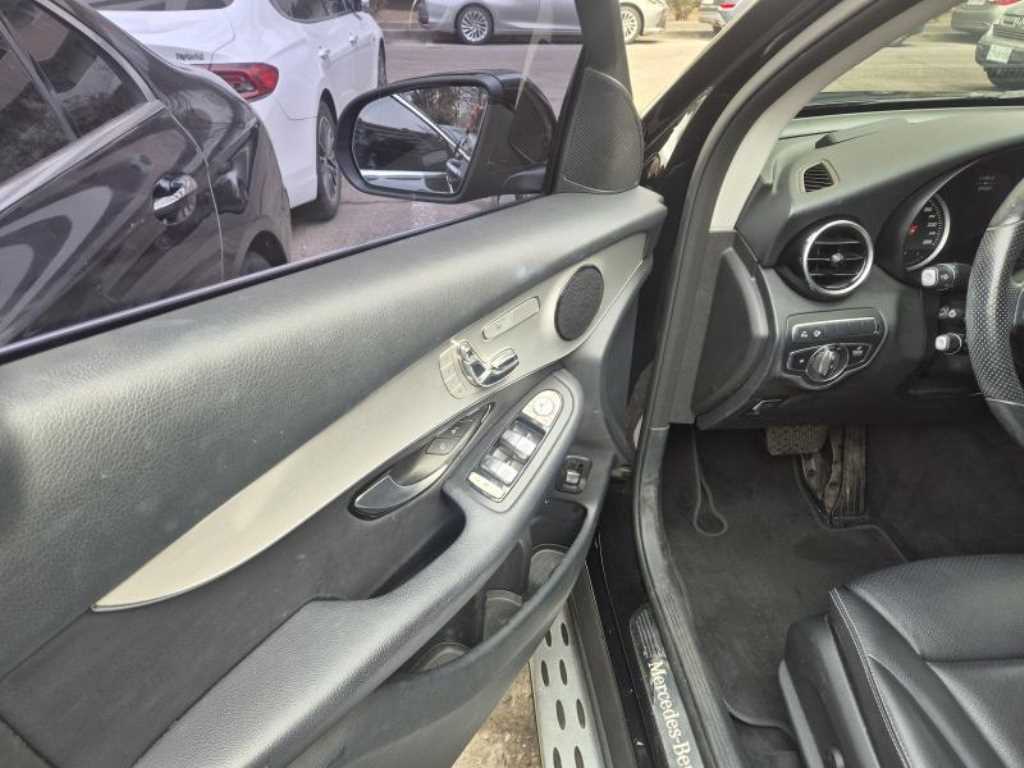 Mercedes Benz GLC Class - Vista 8