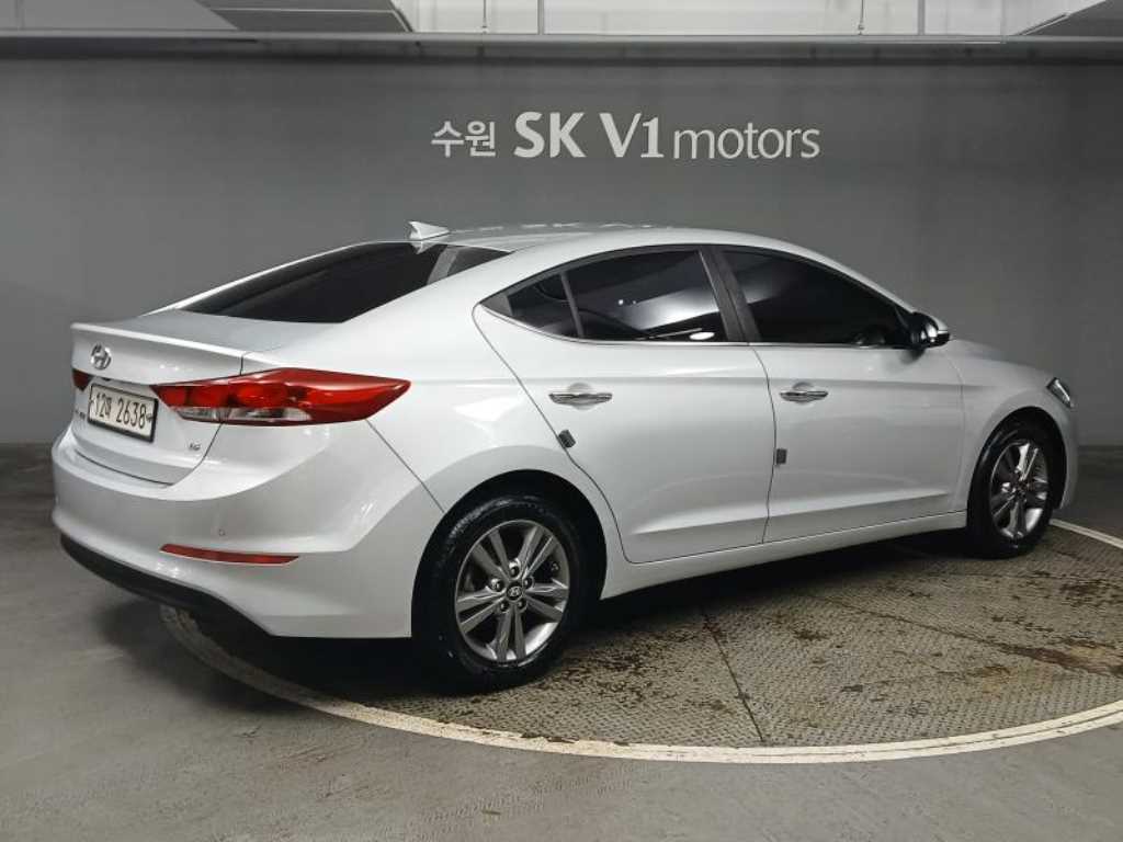 HYUNDAI Avante - Vista 4