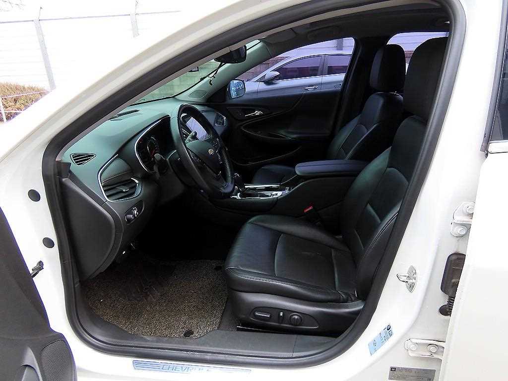 Chevrolet Malibu - Vista 5