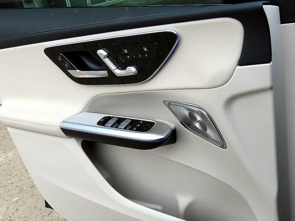 Mercedes Benz GLC Class - Vista 12