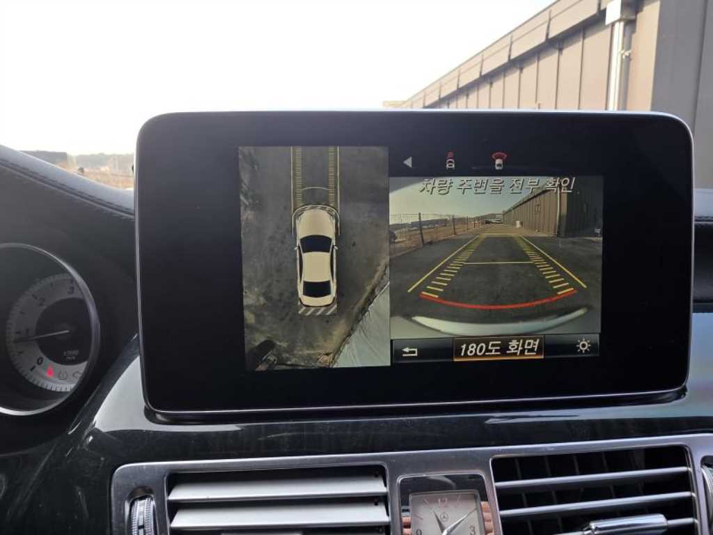 Mercedes Benz CLS Class - Vista 4