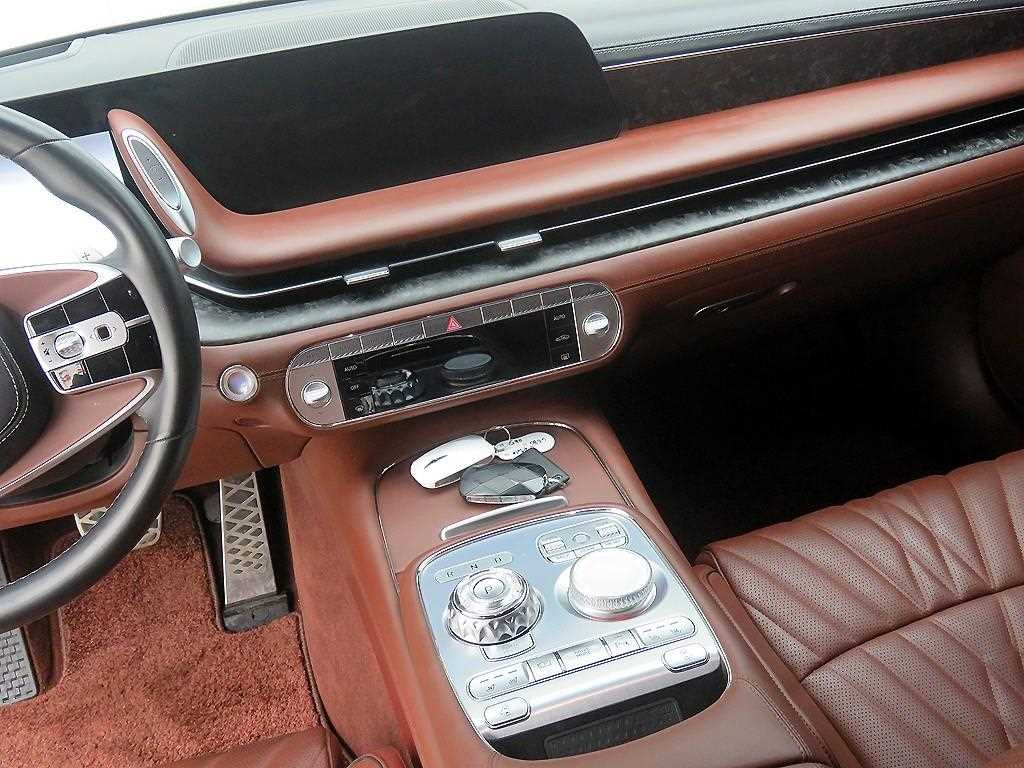 Genesis G90 - Vista 11