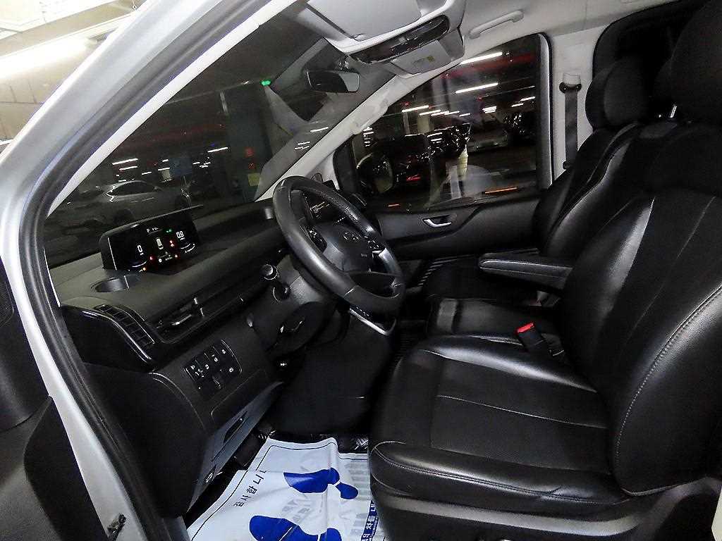 HYUNDAI Staria - Vista 7