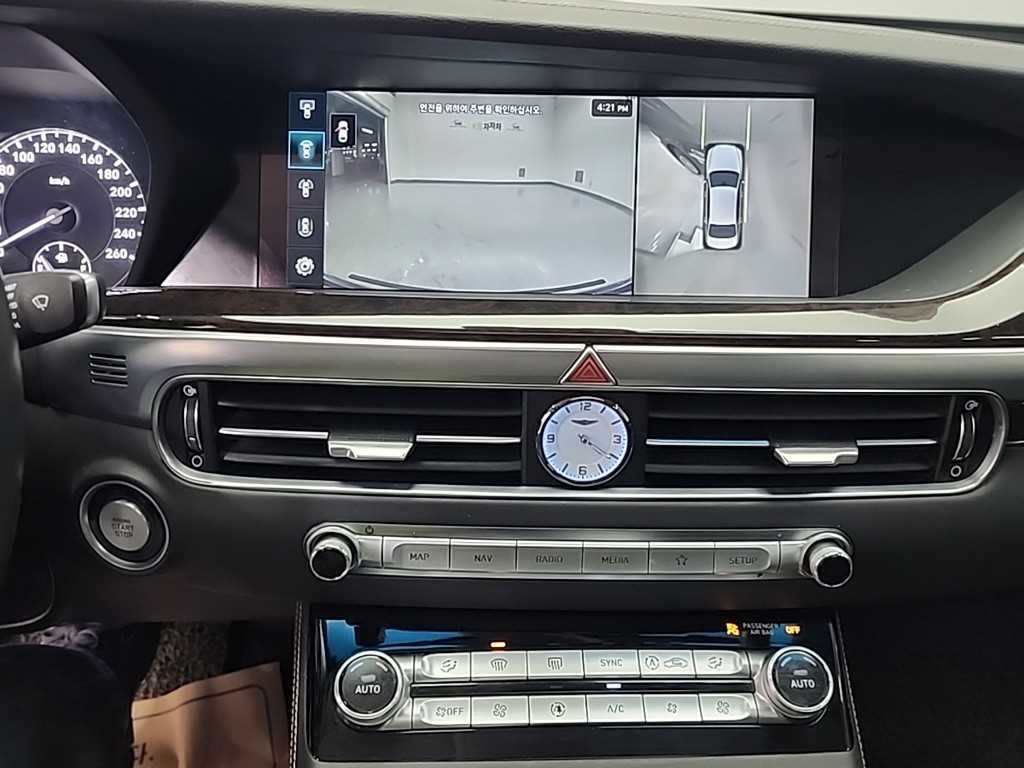 Genesis G90 - Vista 10