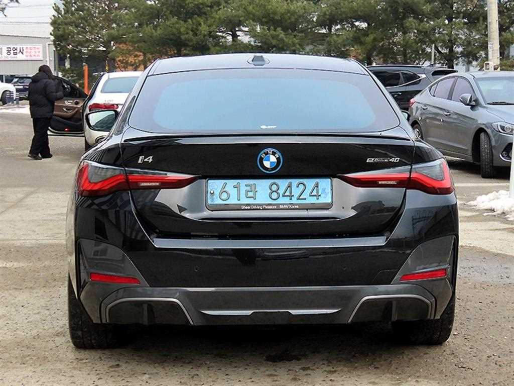 BMW i4 - Vista 4