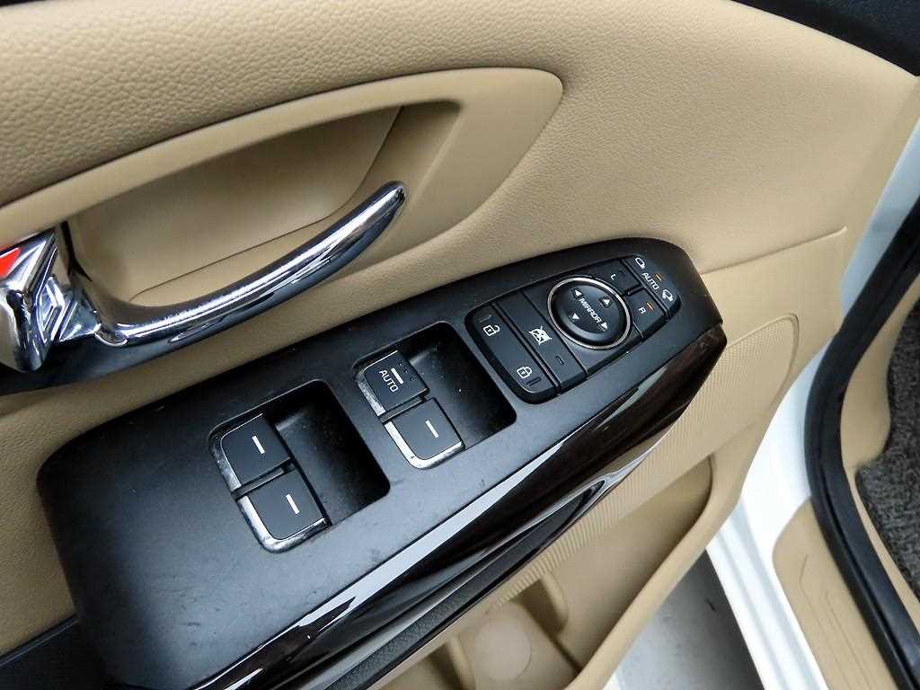 KIA Carnival - Vista 11