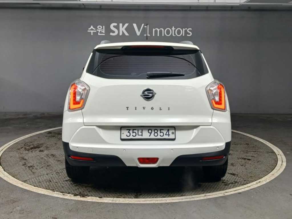 Ssangyong Tivoli - Vista 5