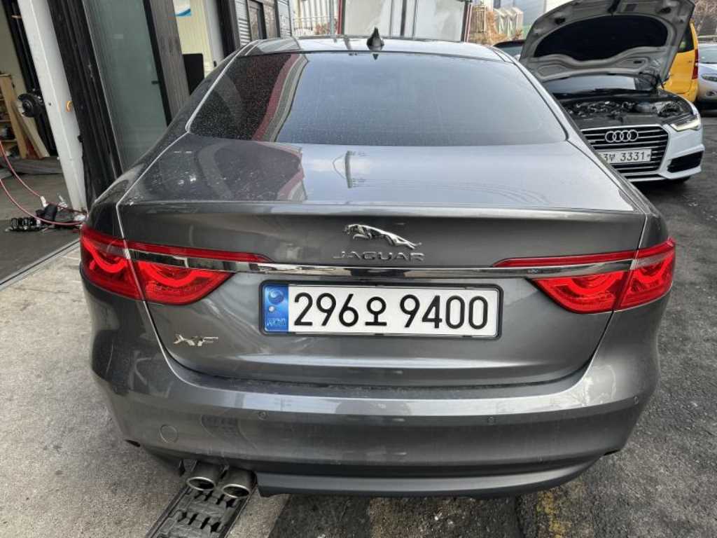 Jaguar XF - Vista 2