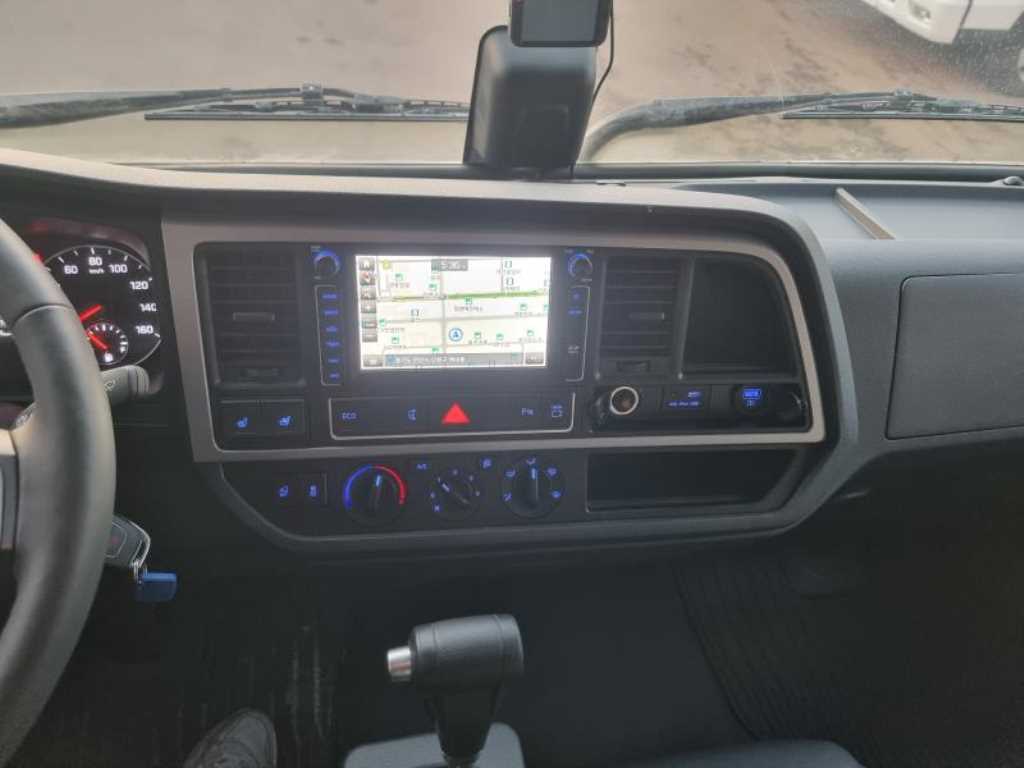 medium and large cargo truck - Vista 6